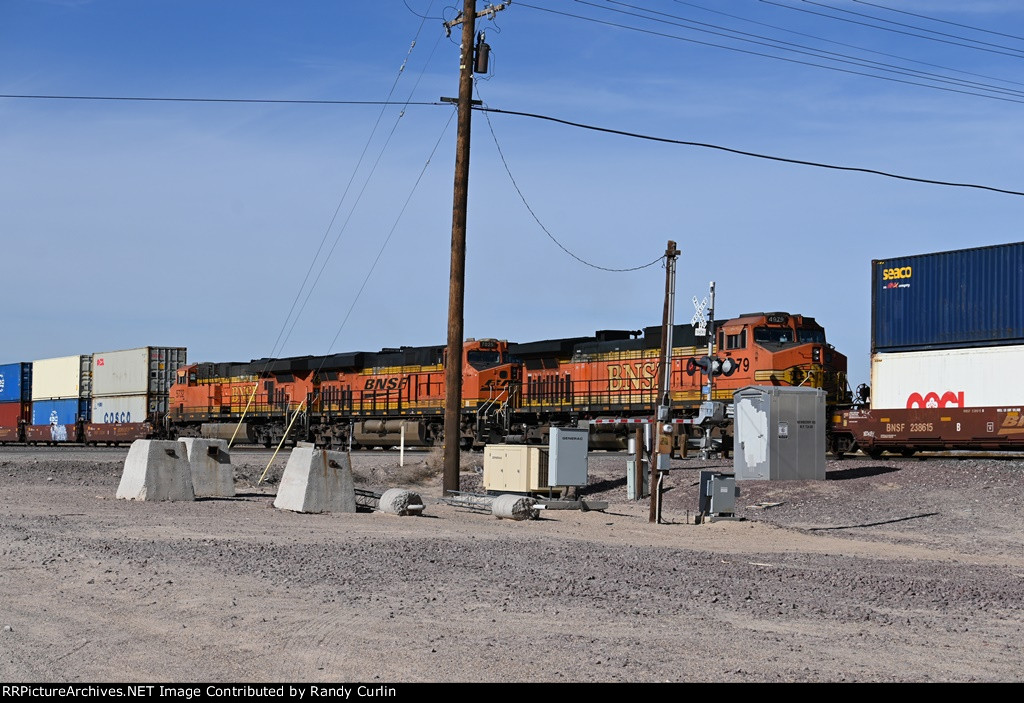 BNSF 4979 Mid DPU